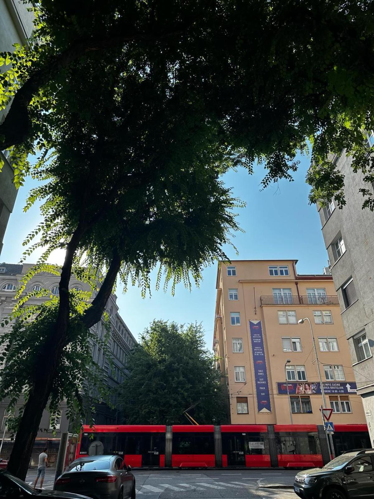 Urban Zenhouse No.2 - Breakfast Included Apartment Bratislava Exterior foto